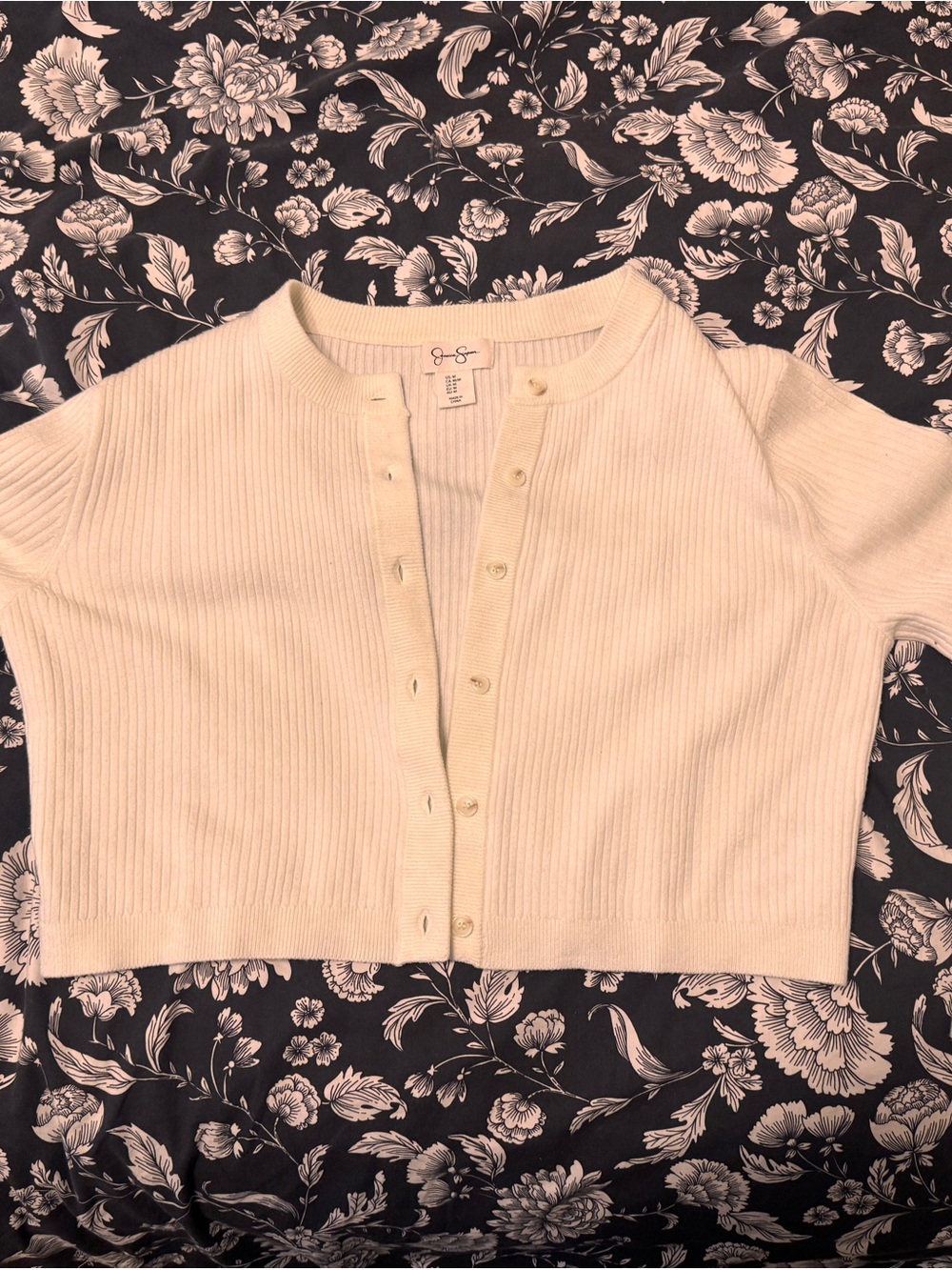 Jessica Simpson Ribbed Button-Front Cropped Cardigan in Cream